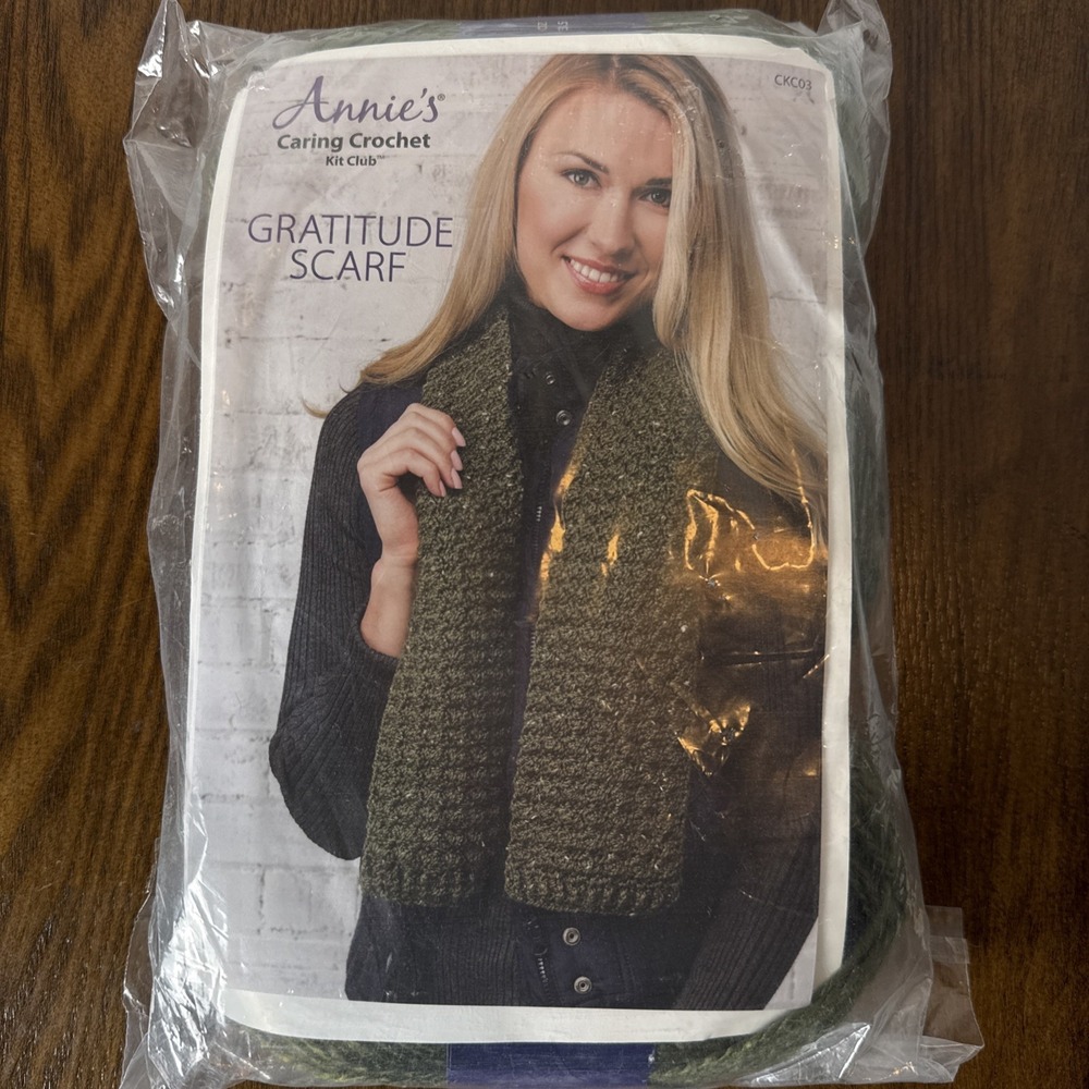 Annie's Caring Crochet Kit Club CKC03 Gratitude Scarf Learn to Crochet Winter